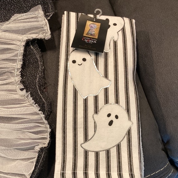 NWT CYNTHIA ROWLEY CURIOUS GHOST TABLE RUNNER & GHOST TOWELS - Picture 2 of 10